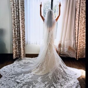 Elegant White Lace Wedding Dress